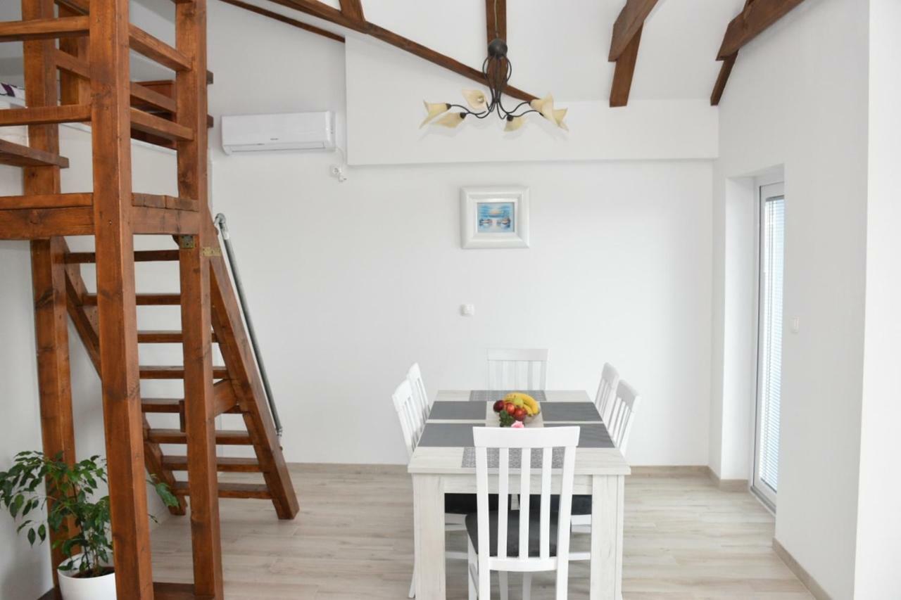 Niko Apartment *