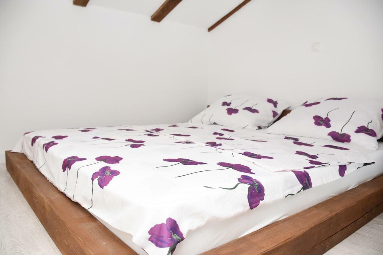 Niko Apartment